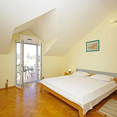 Rose - Economy With Sea View And Shared Terrace A3 Crveni